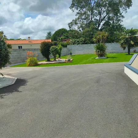 Belle D'hotes Pret De La Tranche Sur Maison d'hôtes